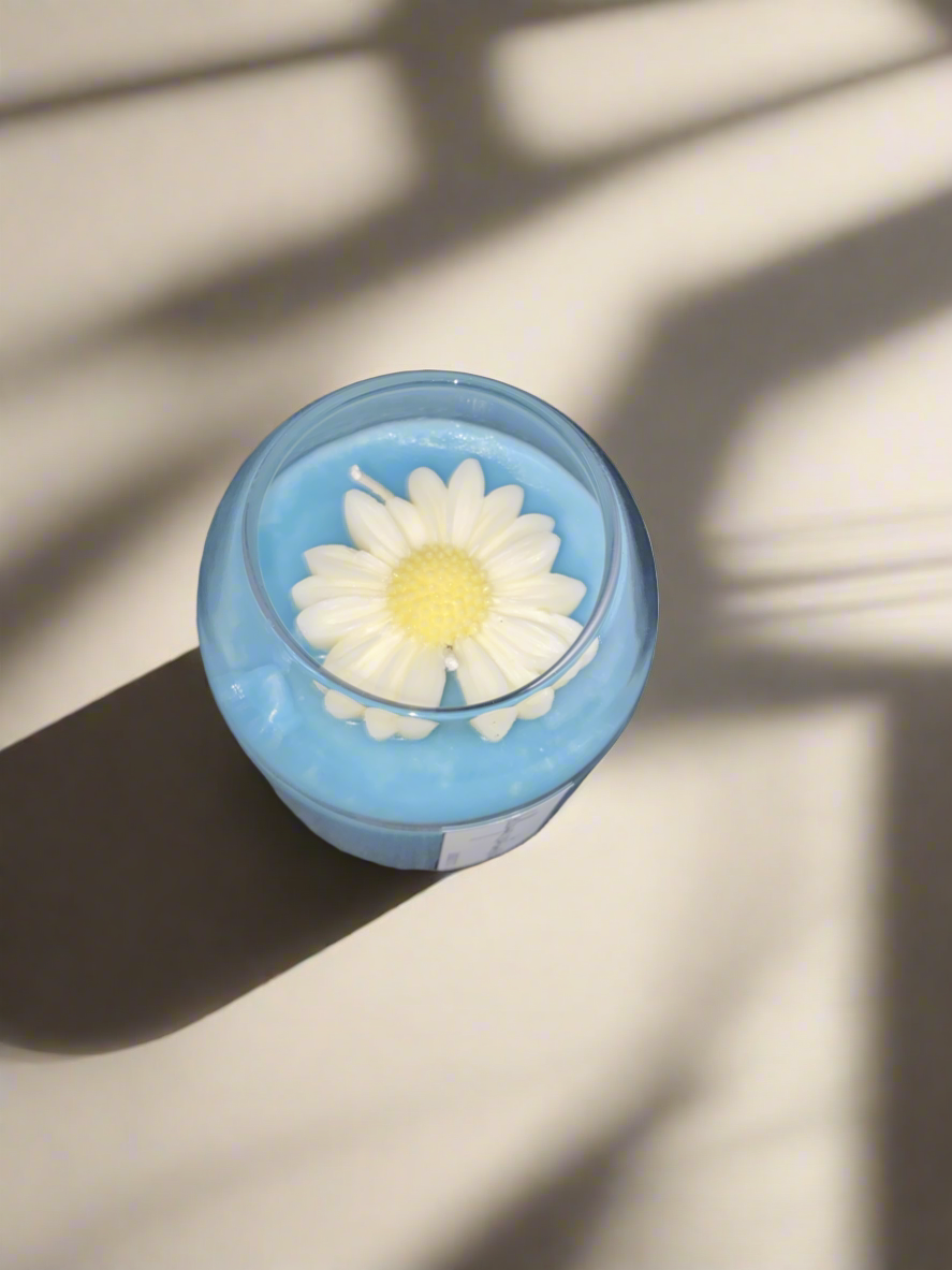 Daisy Springtime Scented 15oz Soy Candle