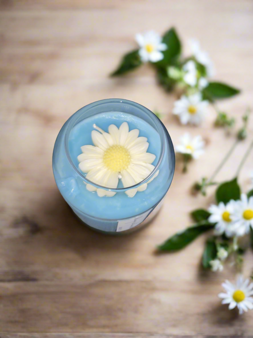 Daisy Springtime Scented 15oz Soy Candle